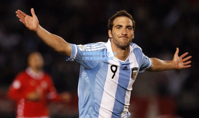 冰球联赛激战正酣，豪门对决引爆冬季热潮